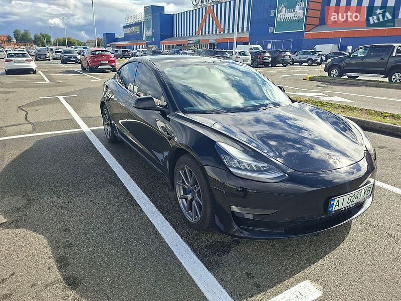 Седан Tesla Model 3 2020 в Киеве