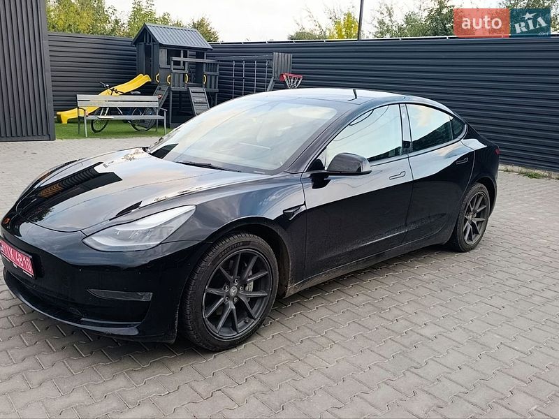 Tesla Model 3 2023