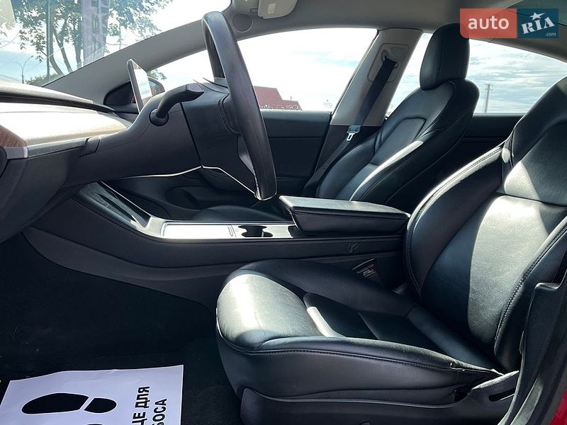 Седан Tesla Model 3 2022 в Коломые