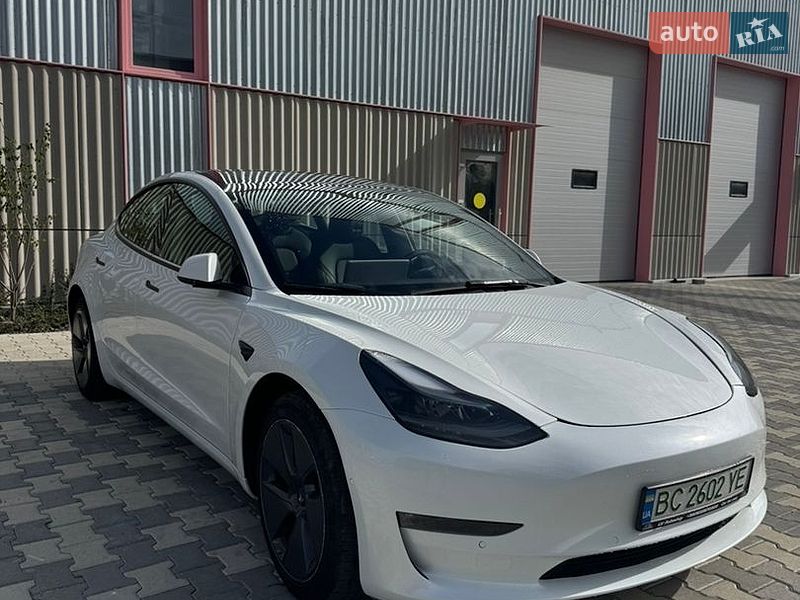 Седан Tesla Model 3 2022 в Дублянах