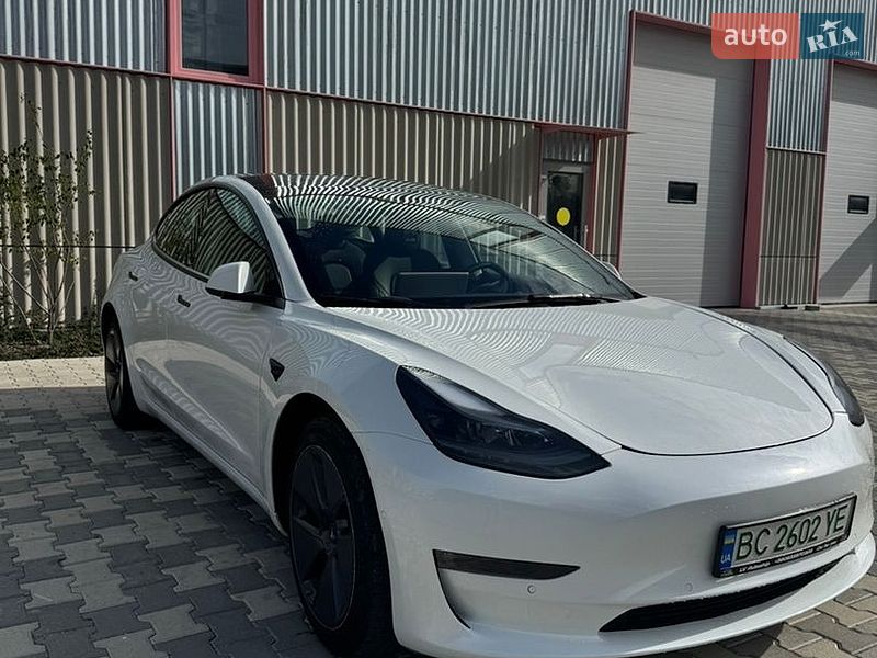 Седан Tesla Model 3 2022 в Дублянах