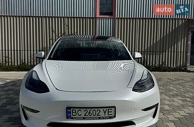 Седан Tesla Model 3 2022 в Дублянах