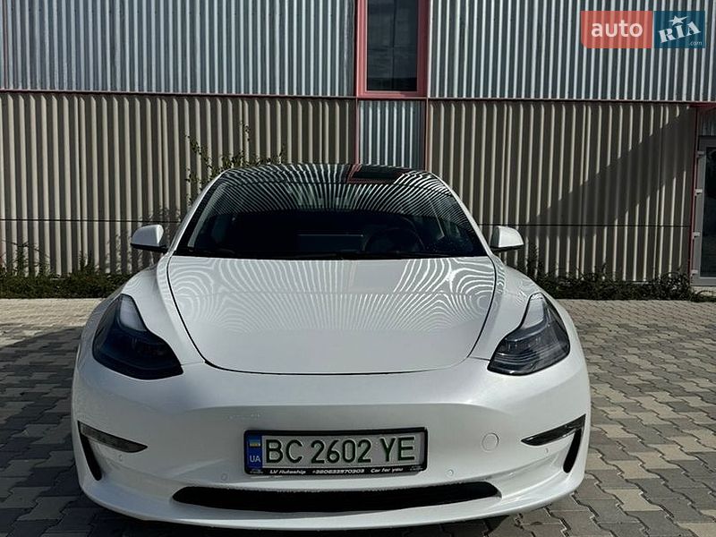 Седан Tesla Model 3 2022 в Дублянах