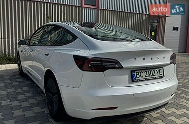 Седан Tesla Model 3 2022 в Дублянах