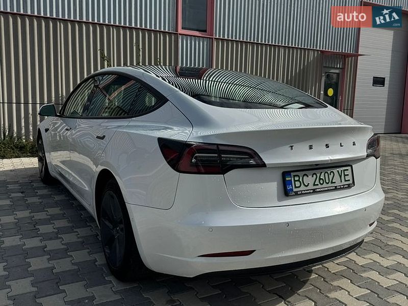 Седан Tesla Model 3 2022 в Дублянах