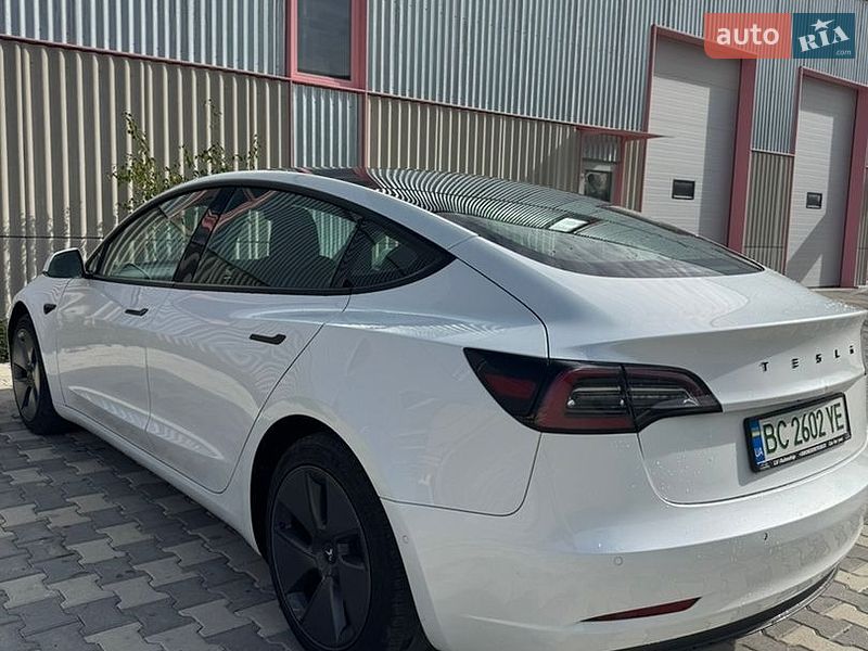 Седан Tesla Model 3 2022 в Дублянах
