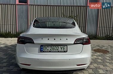 Седан Tesla Model 3 2022 в Дублянах