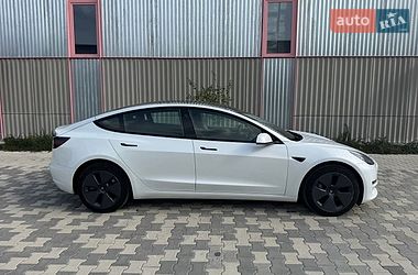 Седан Tesla Model 3 2022 в Дублянах