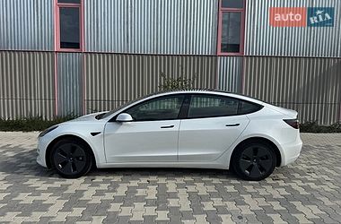 Седан Tesla Model 3 2022 в Дублянах