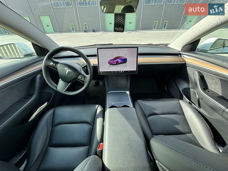 Седан Tesla Model 3 2022 в Дублянах