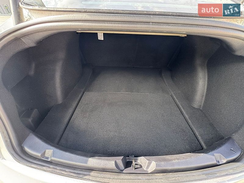 Седан Tesla Model 3 2022 в Дублянах