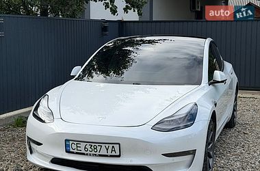 Седан Tesla Model 3 2021 в Чернівцях
