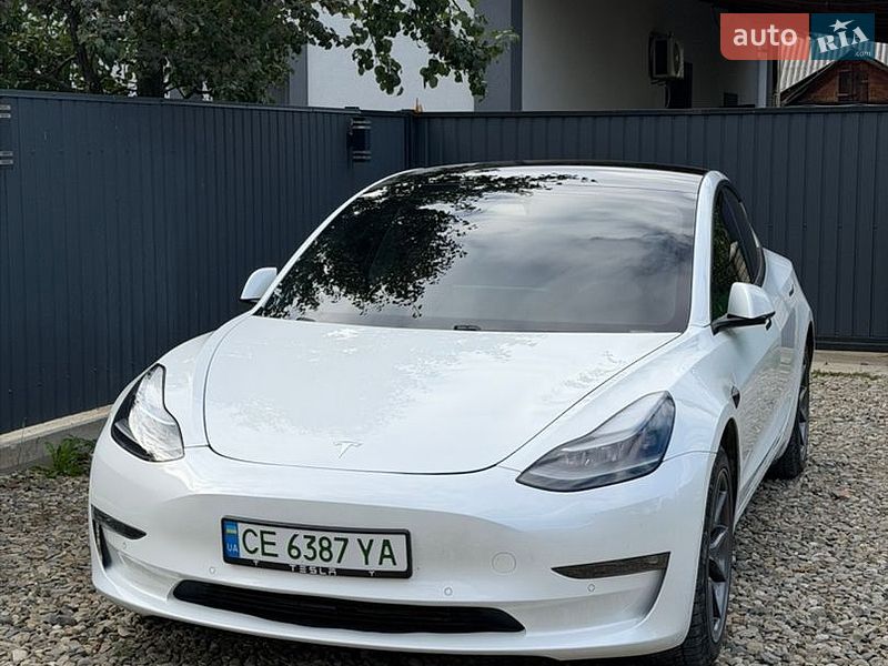 Седан Tesla Model 3 2021 в Черновцах