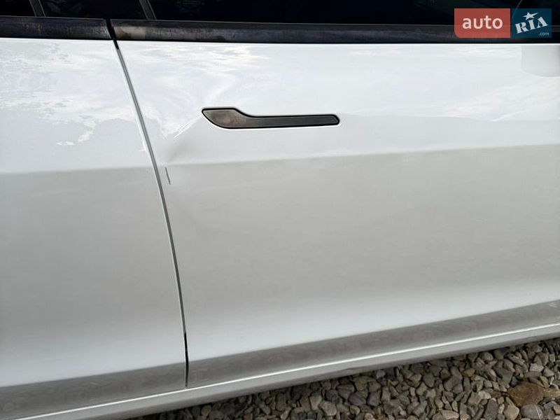 Седан Tesla Model 3 2021 в Черновцах