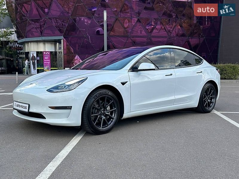 Седан Tesla Model 3 2018 в Києві