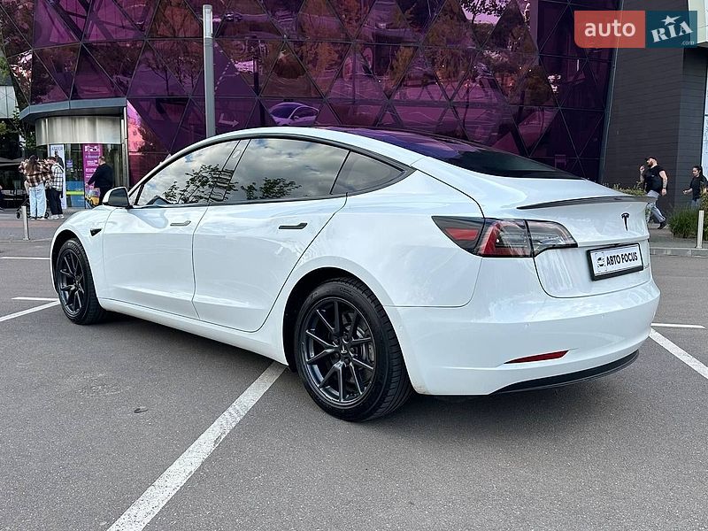 Седан Tesla Model 3 2018 в Києві