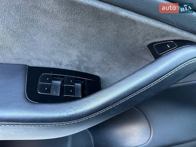 Седан Tesla Model 3 2018 в Києві