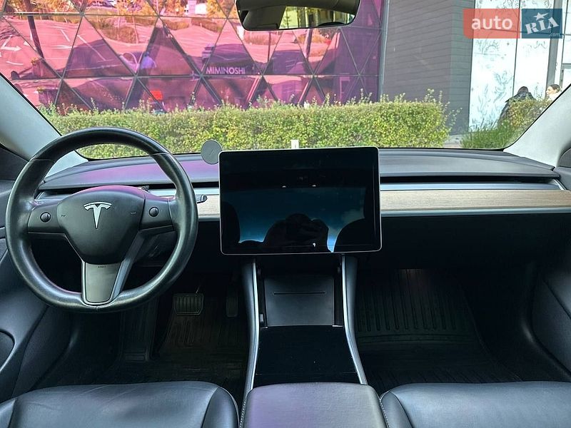 Седан Tesla Model 3 2018 в Києві