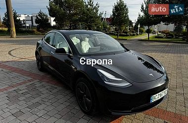 Седан Tesla Model 3 2020 в Львові