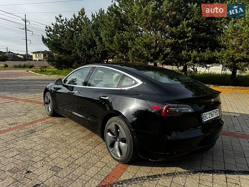 Седан Tesla Model 3 2020 в Львове