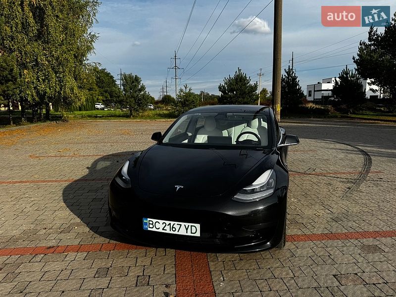 Седан Tesla Model 3 2020 в Львове