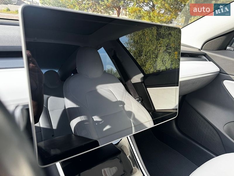 Седан Tesla Model 3 2020 в Львове