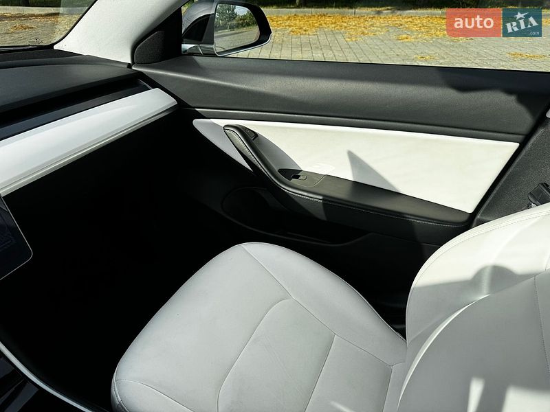 Седан Tesla Model 3 2020 в Львові фото 25 Седан Tesla Model 3 2020 в Львові