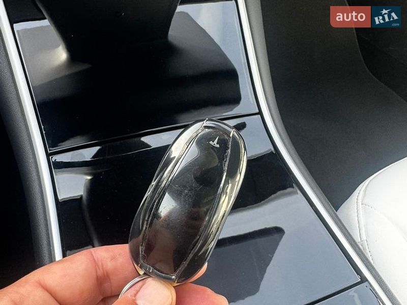 Седан Tesla Model 3 2020 в Львові фото 30 Седан Tesla Model 3 2020 в Львові