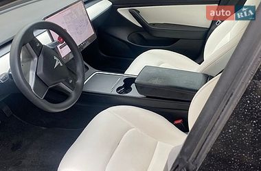 Седан Tesla Model 3 2021 в Ровно
