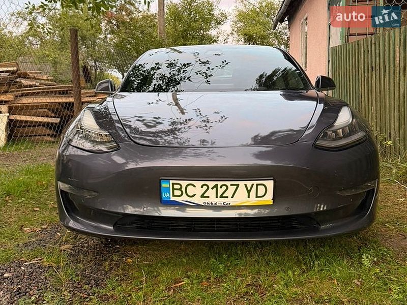 Седан Tesla Model 3 2019 в Львові