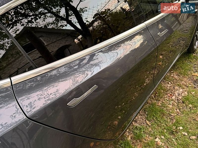 Седан Tesla Model 3 2019 в Львові