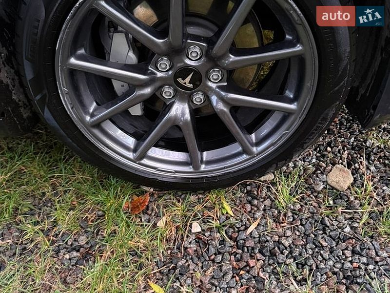 Седан Tesla Model 3 2019 в Львові