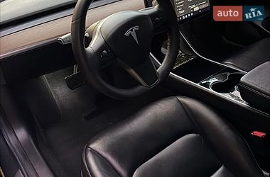 Седан Tesla Model 3 2019 в Львові