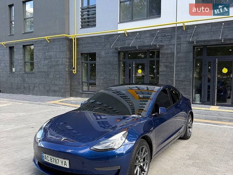 Седан Tesla Model 3 2021 в Львове