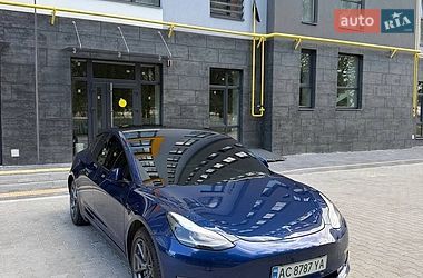 Седан Tesla Model 3 2021 в Львове
