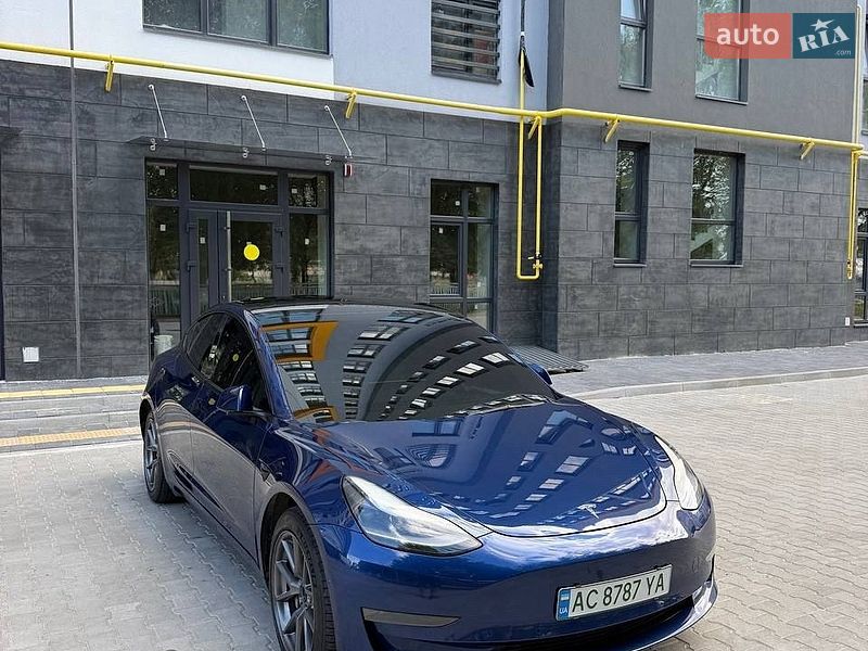 Седан Tesla Model 3 2021 в Львове