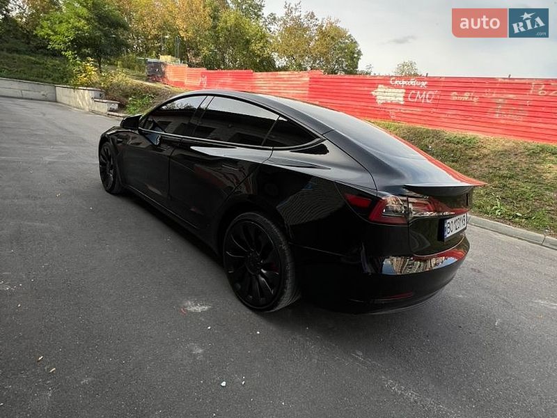 Седан Tesla Model 3 2023 в Тернополі