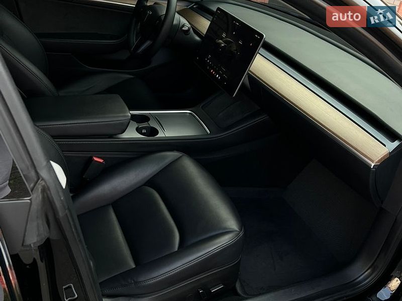 Седан Tesla Model 3 2023 в Тернополі