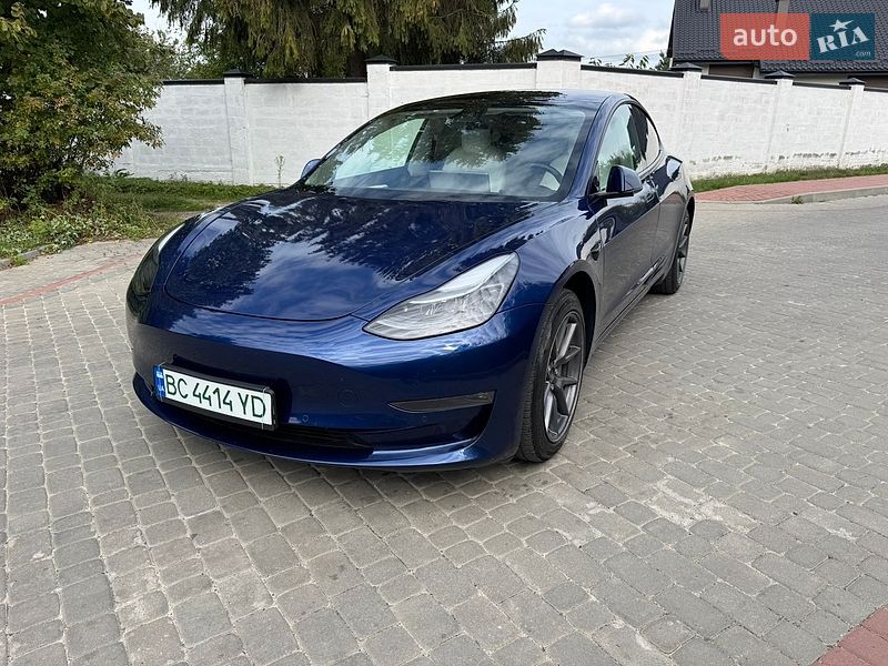 Седан Tesla Model 3 2022 в Львові