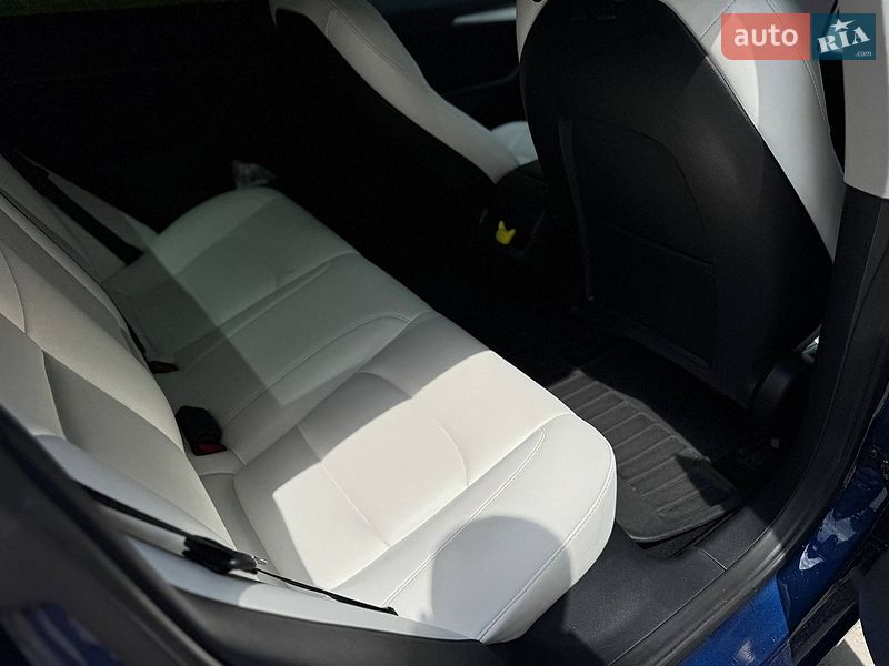 Седан Tesla Model 3 2022 в Львові