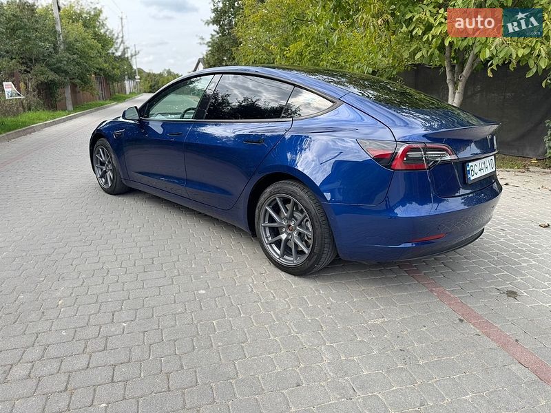Седан Tesla Model 3 2022 в Львові