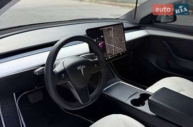 Седан Tesla Model 3 2021 в Львове