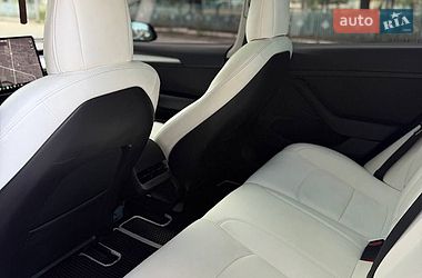 Седан Tesla Model 3 2021 в Львове