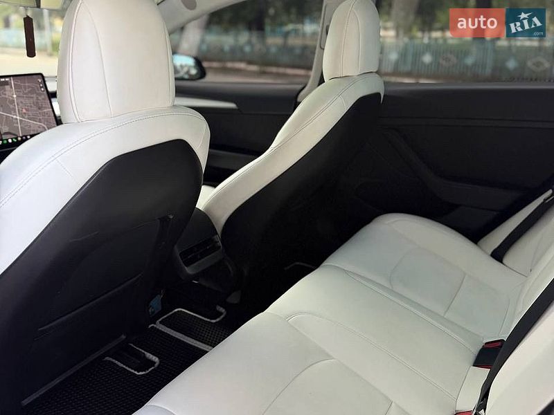 Седан Tesla Model 3 2021 в Львове