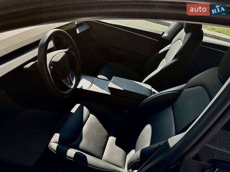 Седан Tesla Model 3 2024 в Києві