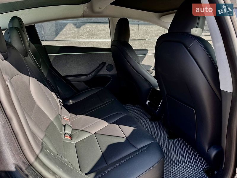 Седан Tesla Model 3 2024 в Києві