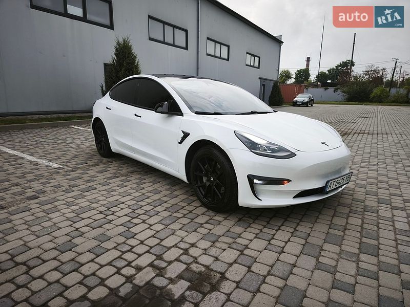 Седан Tesla Model 3 2021 в Ивано-Франковске