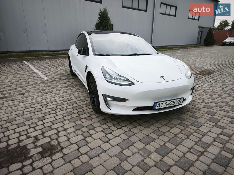 Седан Tesla Model 3 2021 в Івано-Франківську