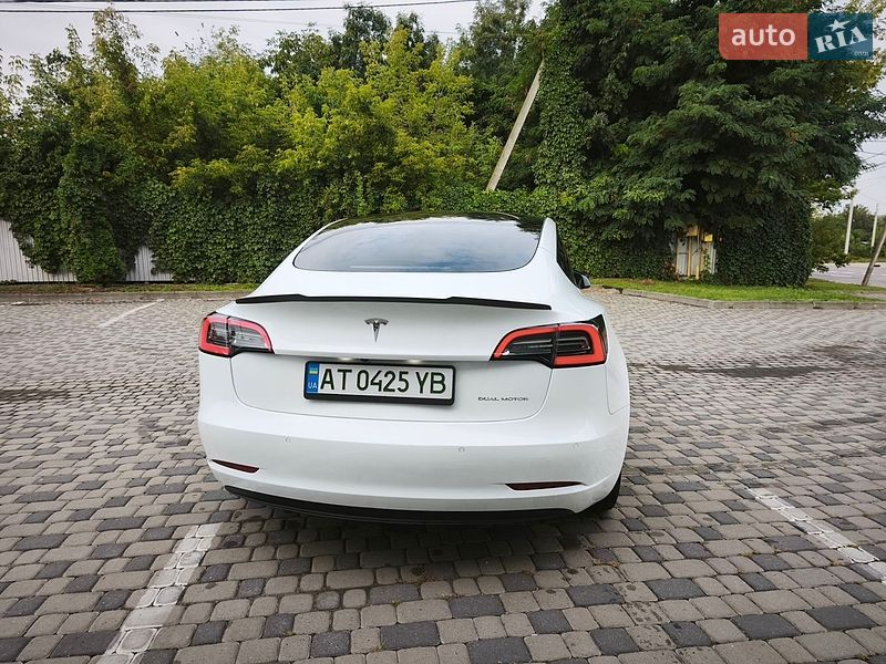 Седан Tesla Model 3 2021 в Івано-Франківську