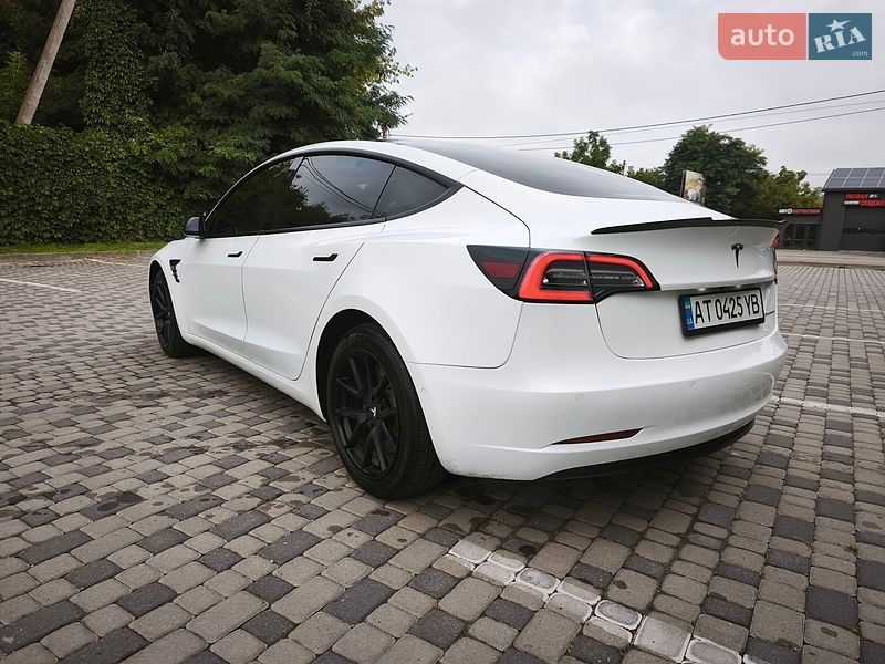 Седан Tesla Model 3 2021 в Івано-Франківську